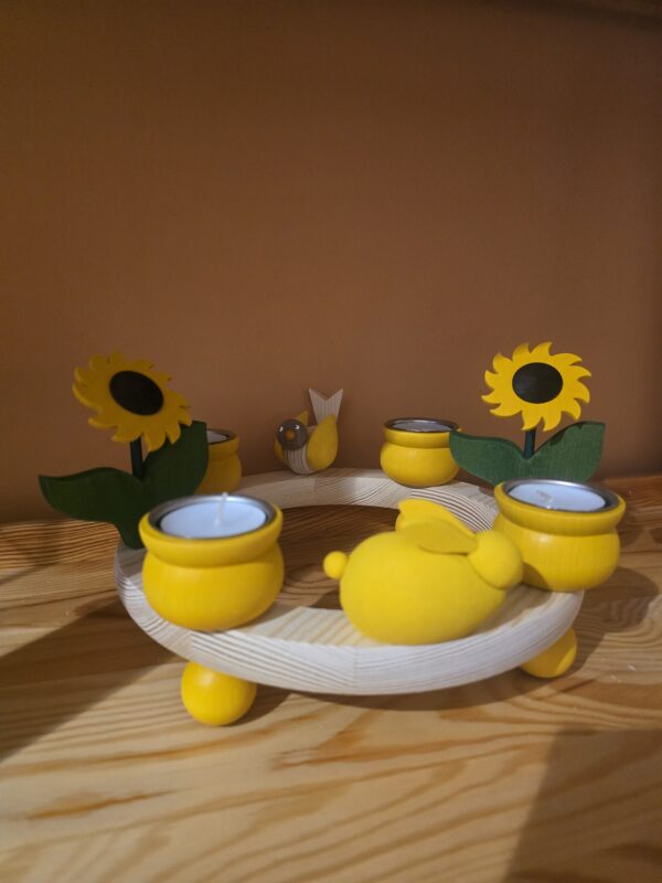 Skandinavischer Wechselkranz mit Sonnenblumen