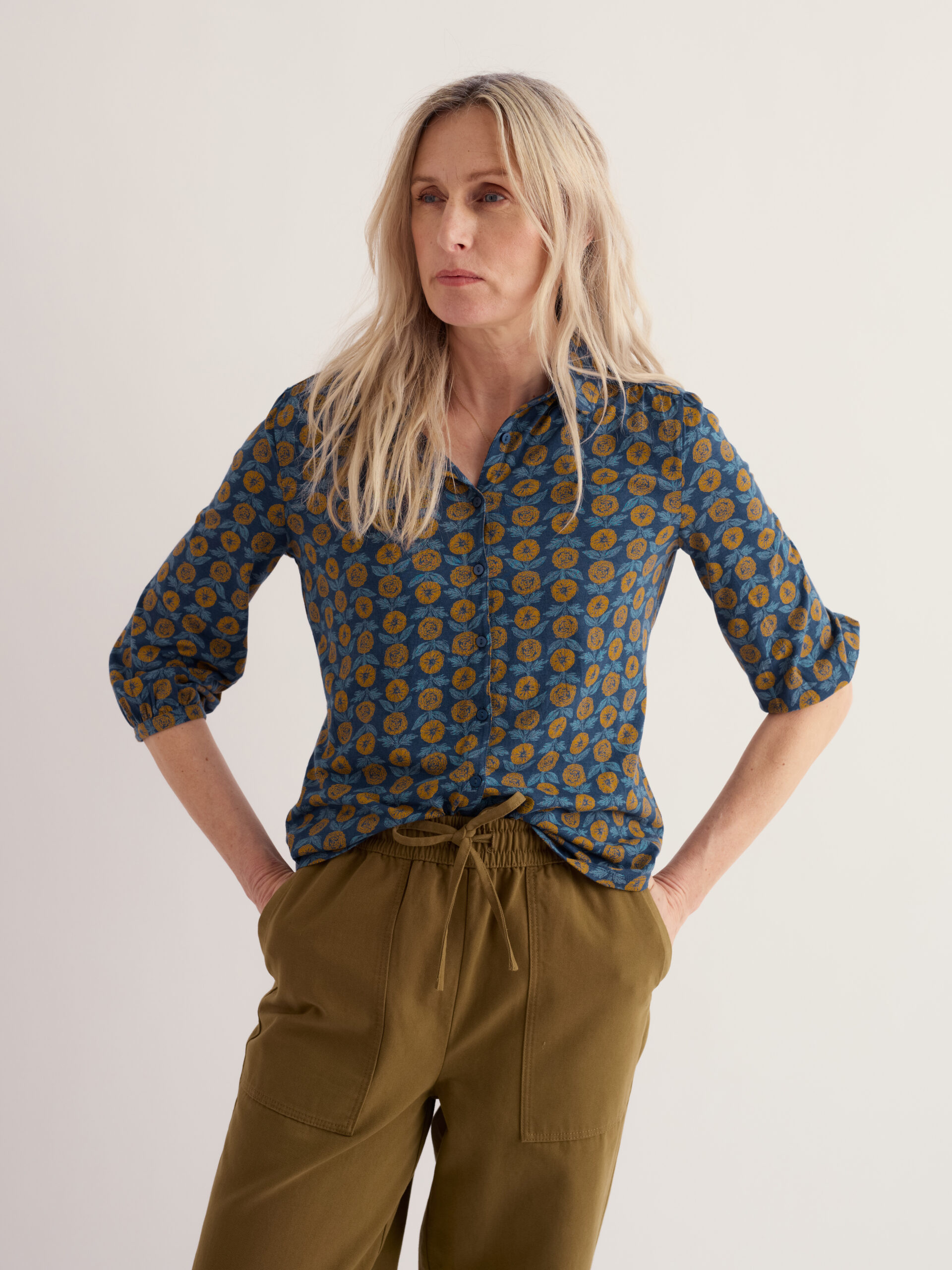 3/4 Embrace Shirt Marigold Sketch Marine – Bild 5
