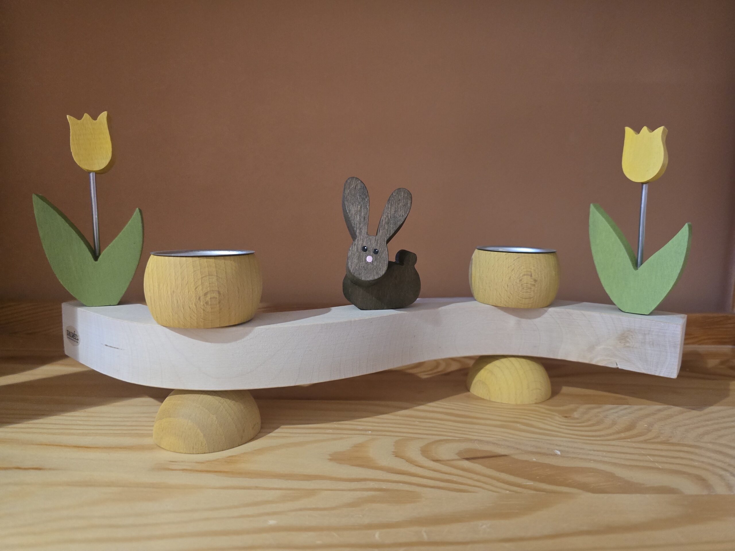 Welle mit 2 TLH gelb, ein Osterhäschen braun und 2 Tulpen gelb