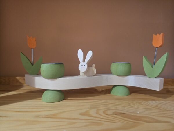 Welle mit 2 TLH grün, ein Osterhäschen natur und 2 Tulpen orange