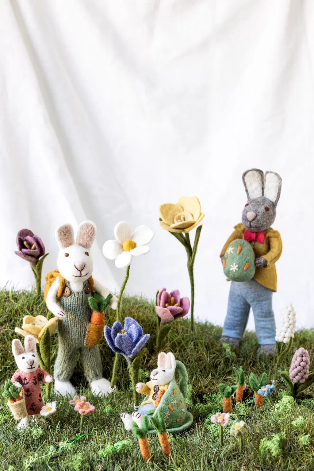 Kleines weißes Häschen in Tasse H 14cm – Bild 2