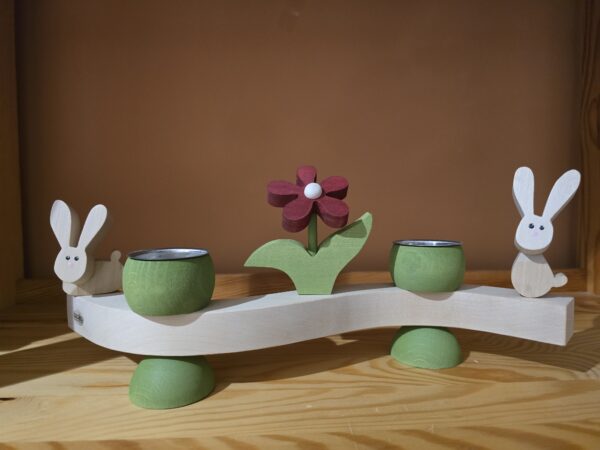 Welle mit 2 TLH grün, zwei Osterhäschen natur und Butterblume rot