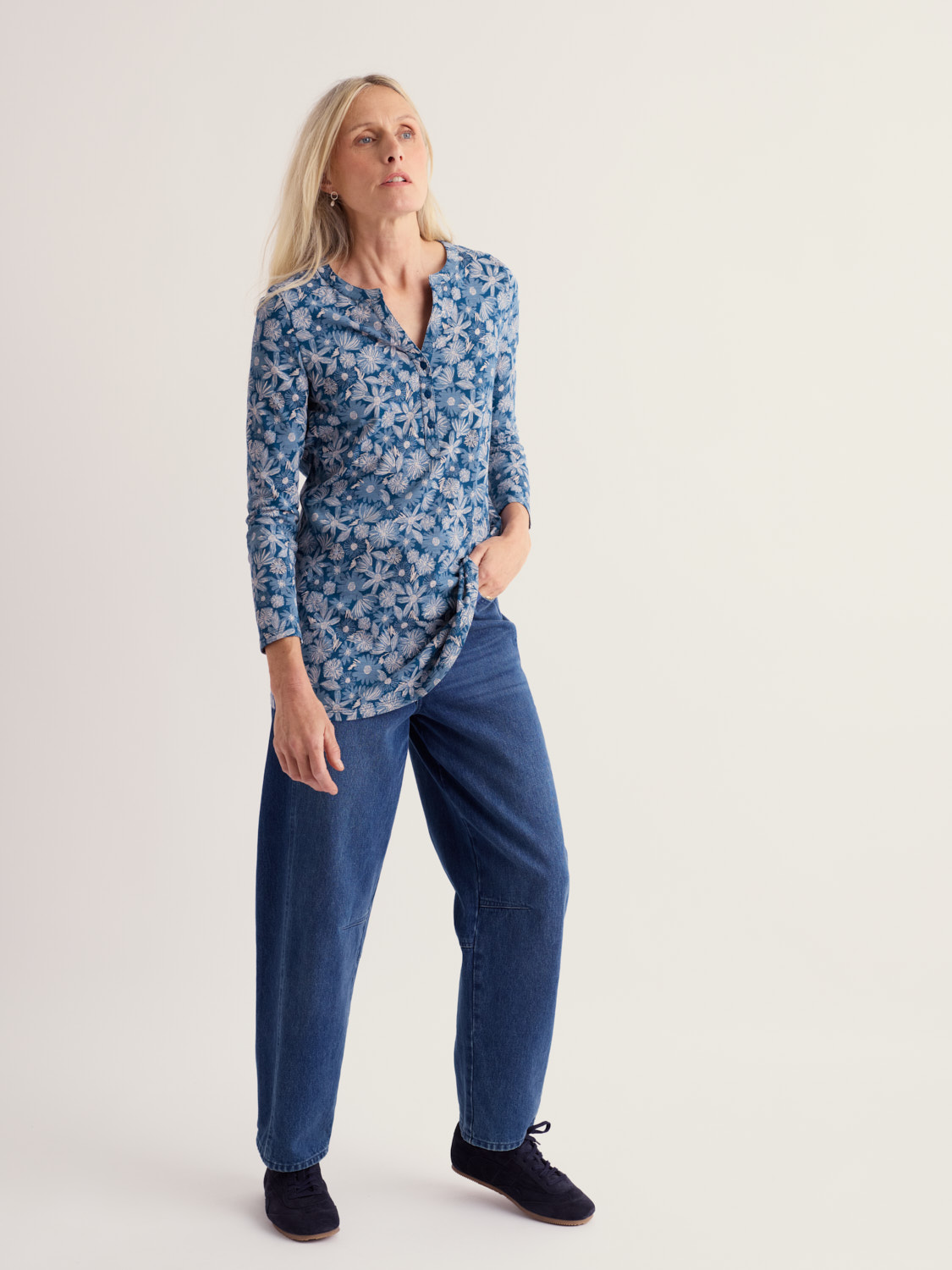 Moon Window Tunic Sketchbook Blooms Marine – Bild 3