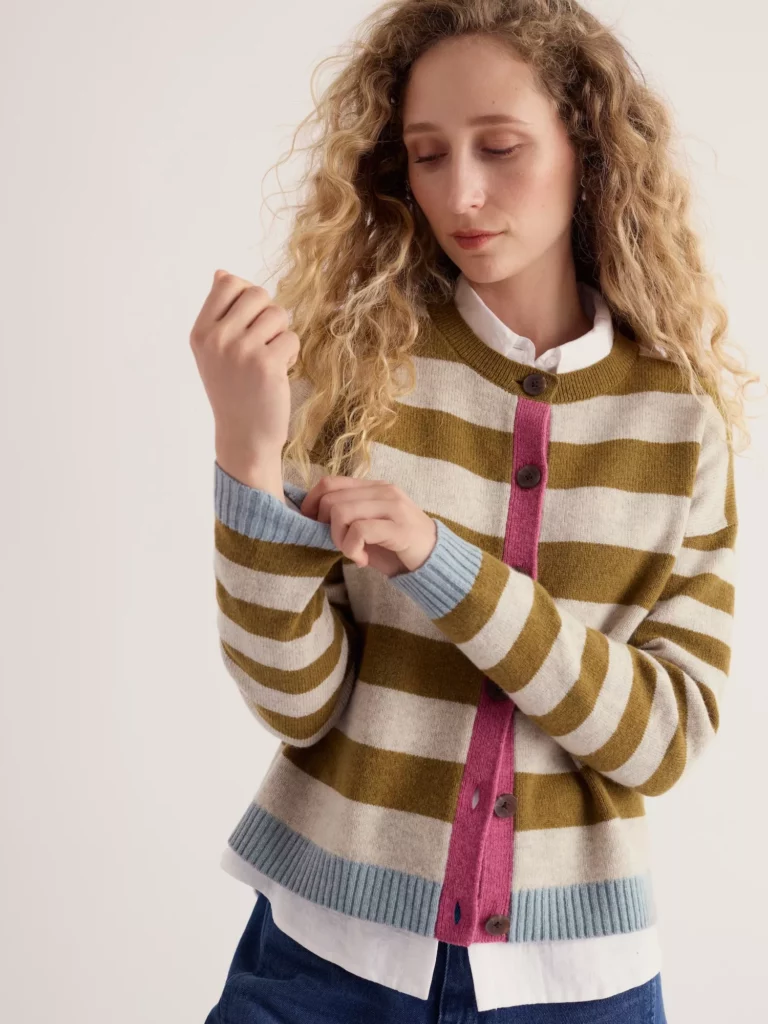 Pinwell Cardigan Bright Shape Fern Moss – Bild 4