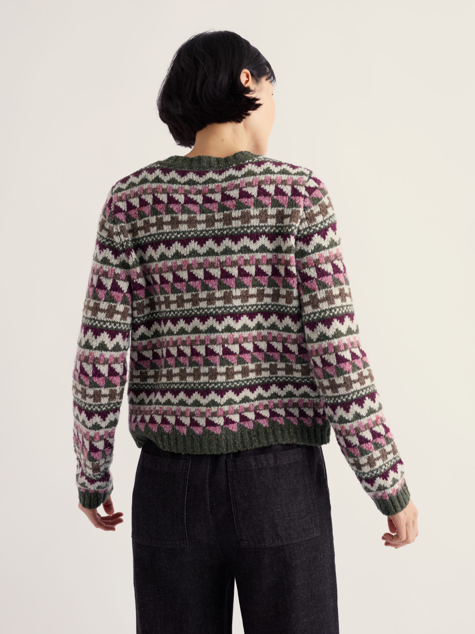 Dawson Pick Cardigan Fair Isle-Zig Zag Geo Dark Hellebore – Bild 3